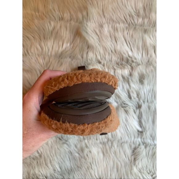 UGG Plushy Slipper Size 7 - Picture 5 of 9